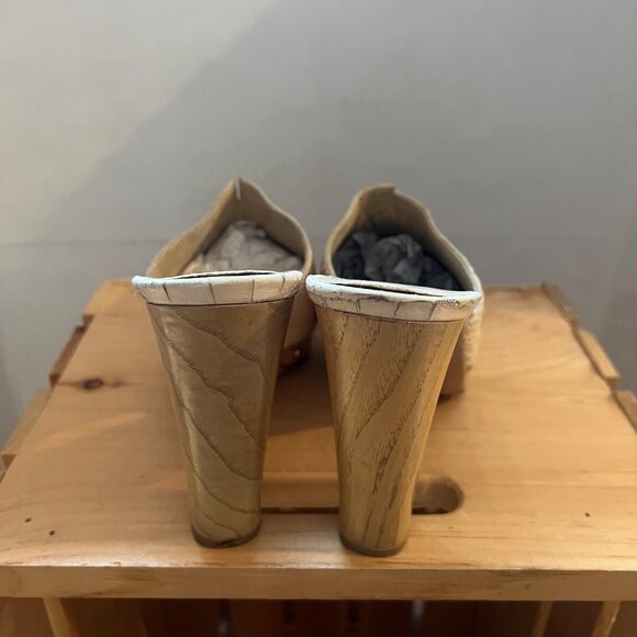 Stuart Weitzman Size 8.5 Beige Croc Embossed Leather Peep Toe Platform Mule - Picture 6 of 15